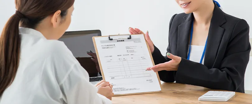 料金の相談をしている画像